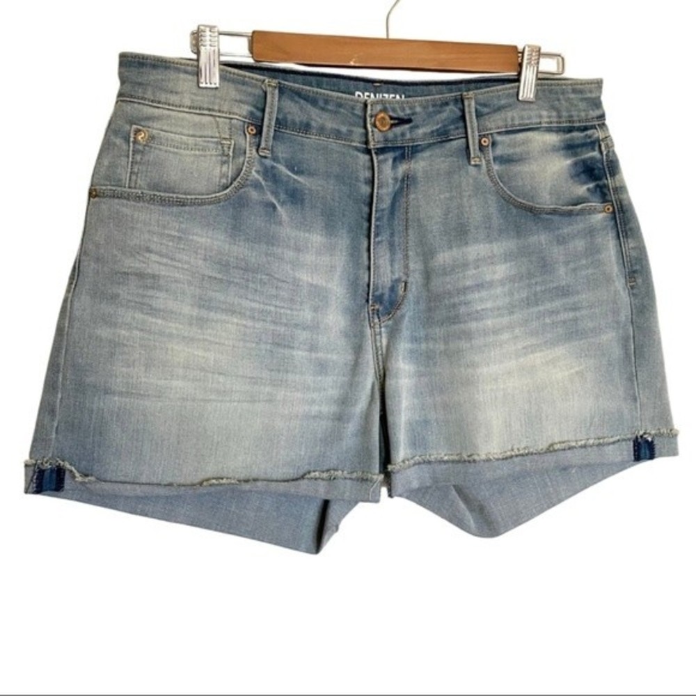 NWOT Denizen from Levis High Rise Shorts size Women’s 14/32